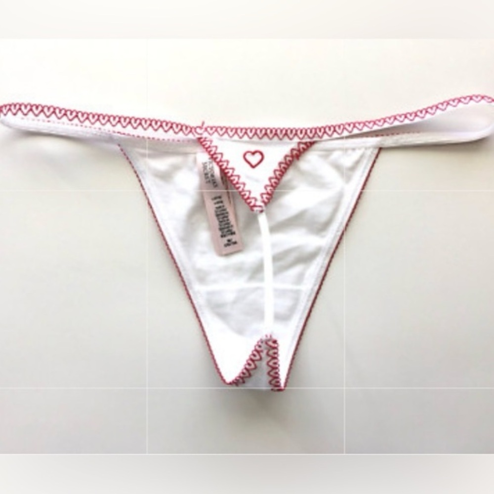 Victoria's Secret - XL Heart Trim
Cotton V-String Panty - White Red